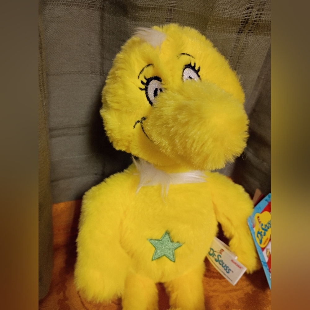 NWT 2019 Aurora Dr. Seuss Sneetch Yellow With A Green Star 12" - Picture 9 of 9